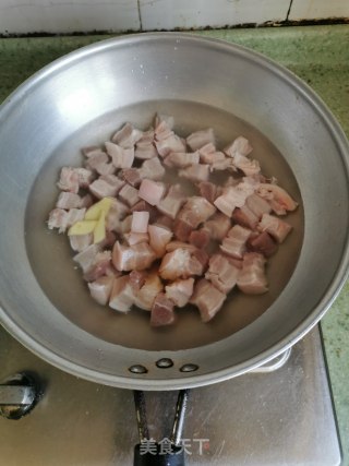 土豆红烧肉的做法步骤：4