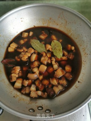土豆红烧肉的做法步骤：11