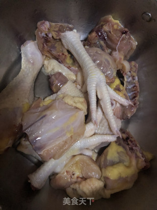 龙凤汤（蛇肉炖鸡汤）的做法步骤：2