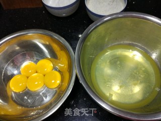 蝴蝶奶油水果夹心蛋糕的做法步骤：2