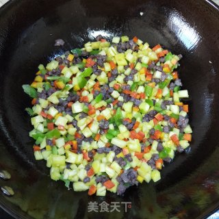 咖喱牛肉炒饭的做法步骤：5