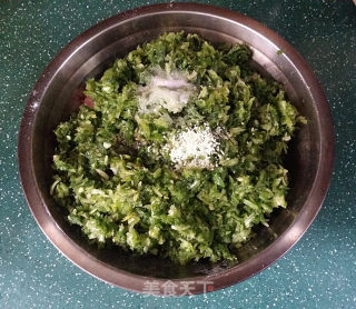 芹菜猪肉水饺的做法步骤：5