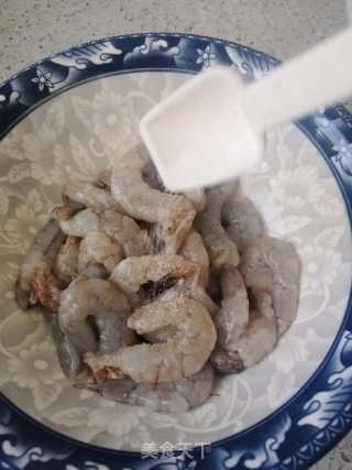 软炸虾仁的做法步骤：2
