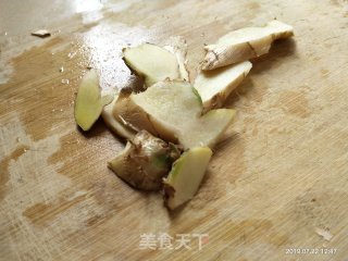 卤鸭翅莲藕的做法步骤：2