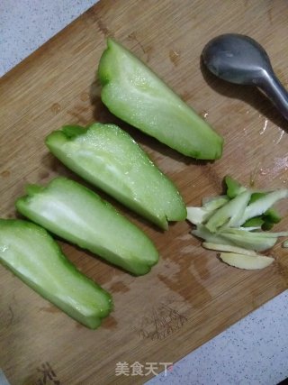 蚝油佛手瓜的做法步骤：2