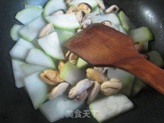 淡菜炒蒲瓜的做法步骤：8