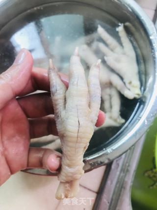 柠檬蒜蓉鸡爪皮的做法步骤：2