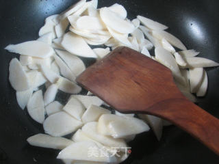 榨菜丝千张炒茭白的做法步骤：6