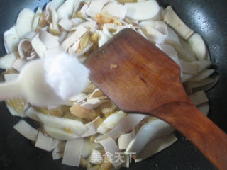 榨菜丝千张炒茭白的做法步骤：10