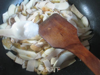 榨菜丝千张炒茭白的做法步骤：11