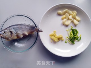 罗勒烧黄鱼的做法步骤：2