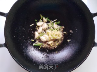 罗勒烧黄鱼的做法步骤：4
