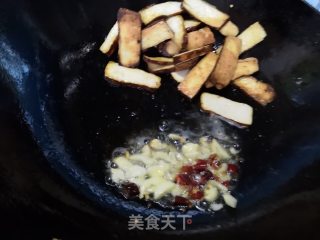 香干炒火腿的做法步骤：6