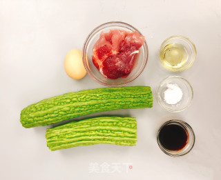 减肥餐～苦瓜酿肉的做法步骤：1