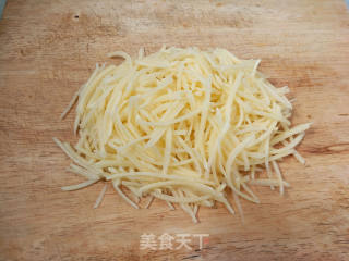 清炒土豆丝的做法步骤：1