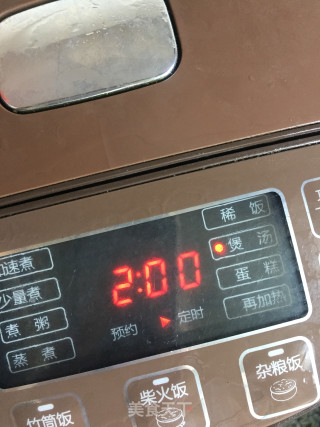 银耳莲子汤的做法步骤：2