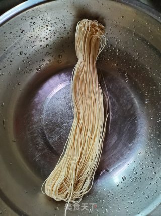 牛肉面的做法步骤：1