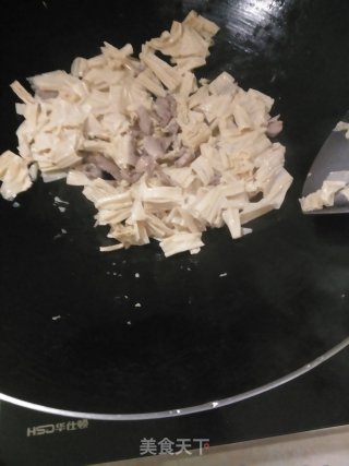 腐竹闷肉♥的做法步骤：10