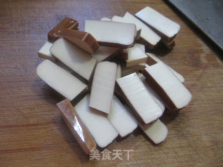 鸡蛋干炒青椒的做法步骤：2