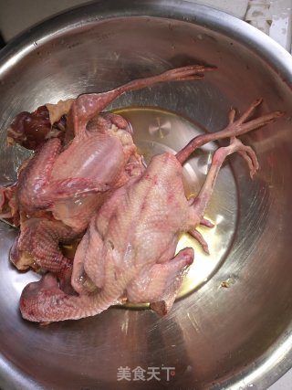 山药鸽子汤的做法步骤：1