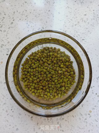 绿豆汤的做法步骤：1