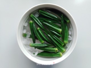 白灼秋葵的做法步骤：4