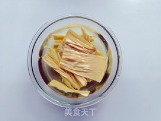 水煮虾滑的做法步骤：2