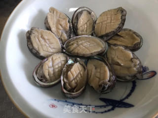 香辣蒸鲍鱼的做法步骤：1