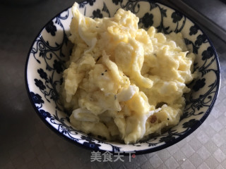 香芹炒鸡蛋的做法步骤：3