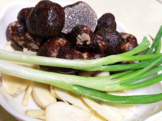 素炒松露的做法步骤：1