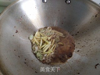 辣炒小鱼干的做法步骤：7