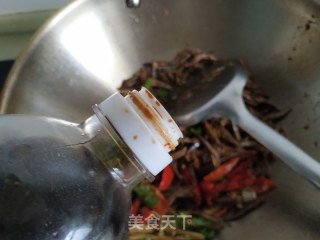 辣炒小鱼干的做法步骤：10