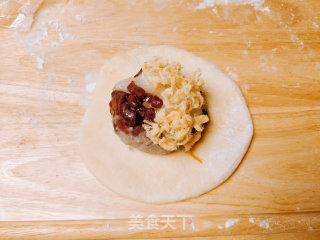 蛋黄肉松麻薯红豆芋泥包的做法步骤：13