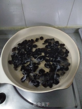 白菜木耳炒豆腐泡的做法步骤：4
