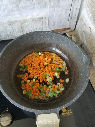 扇贝肉毛豆炒米的做法步骤：2
