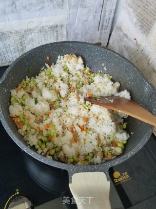 扇贝肉毛豆炒米的做法步骤：4