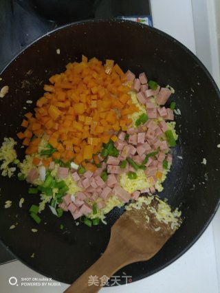 粒粒香炒饭的做法步骤：5
