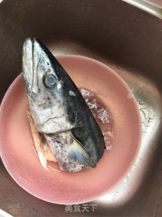 酱烧鲅鱼头的做法步骤：1