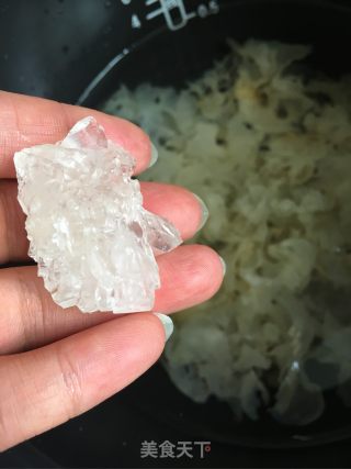 冰糖银耳甜桃冷饮的做法步骤：4