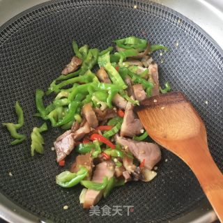 麻椒炒肘子肉的做法步骤：7