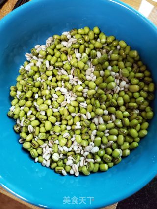 绿豆洋薏仁粥的做法步骤：1