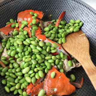 毛豆炒海蟹的做法步骤：16