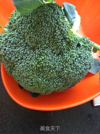 蒜泥西兰花的做法步骤：1