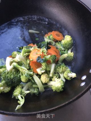 蒜泥西兰花的做法步骤：3