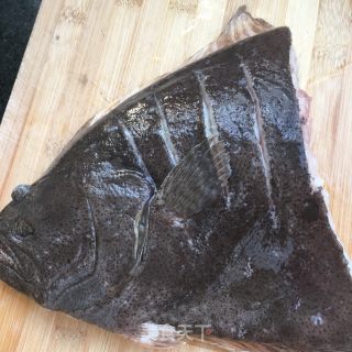 蒜子烧鲽鱼头的做法步骤：2