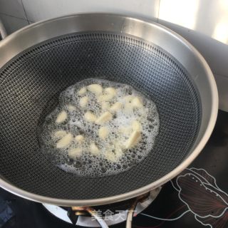 蒜子烧鲽鱼头的做法步骤：6