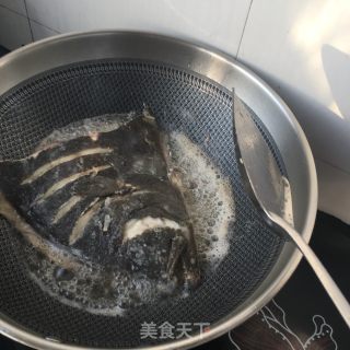 蒜子烧鲽鱼头的做法步骤：12