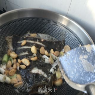蒜子烧鲽鱼头的做法步骤：13