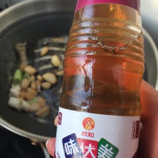 蒜子烧鲽鱼头的做法步骤：14