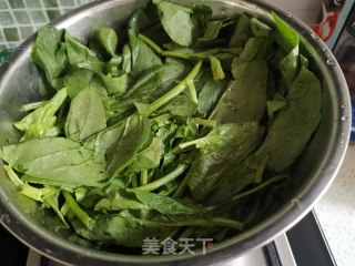 凉拌菠菜的做法步骤：1
